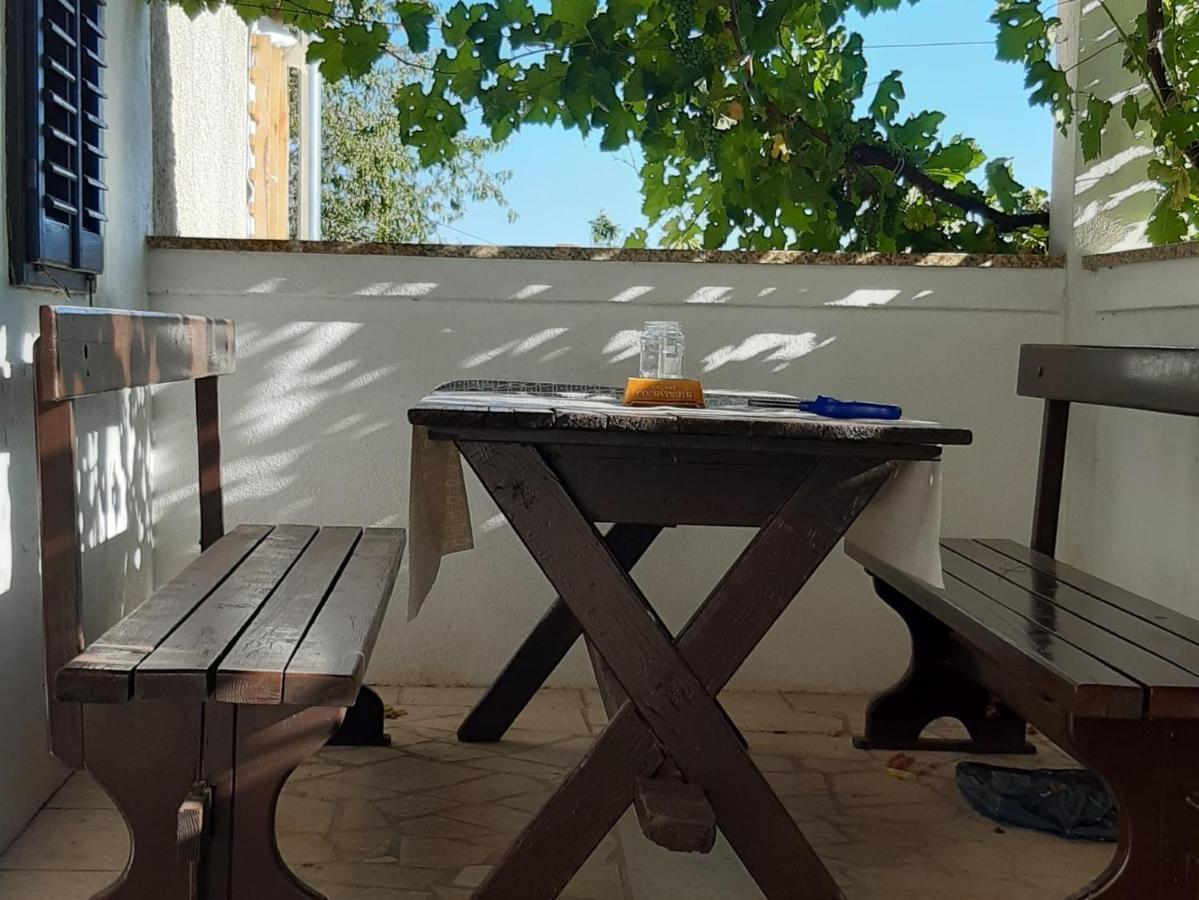 Holiday Home Loznati Cres Kültér fotó
